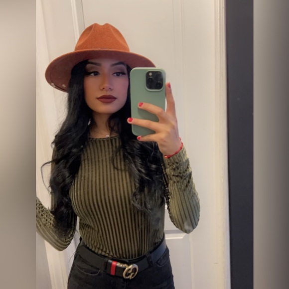 MEET YOUR POSHHER - hiiii im Cindyπ - Picture 3 of 4